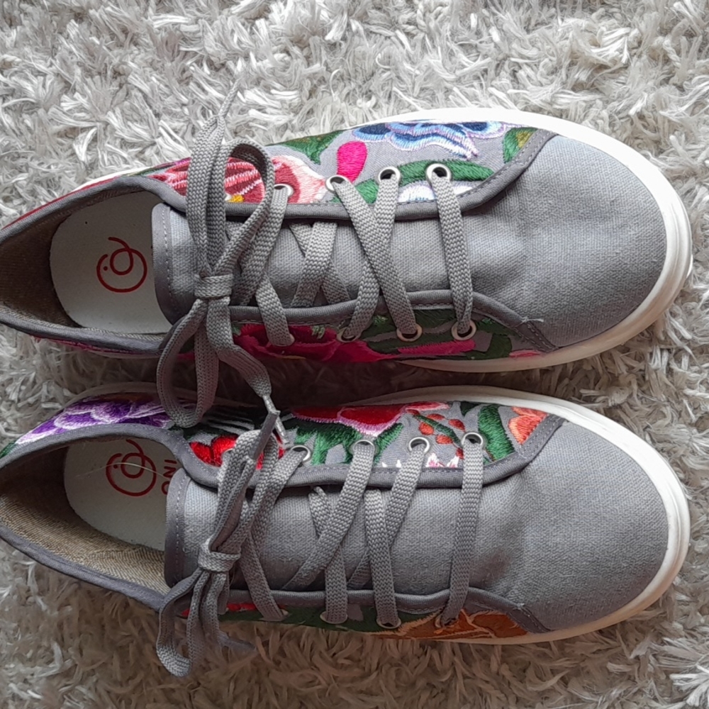 WOMEN SHOES